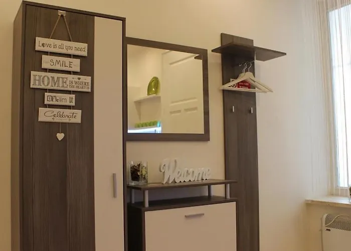 Leo Obchodna - Family *