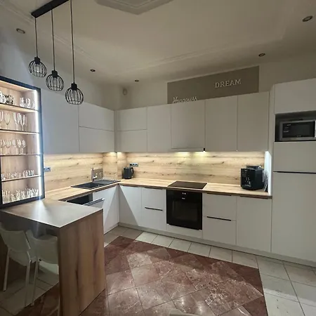 Leo Obchodna - Family Apartament *