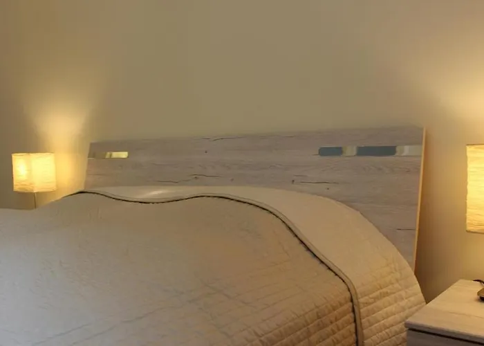 Leo Obchodna - Family *